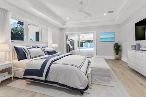 2900 Crayton Rd, Naples FL 34103-3532 exterior