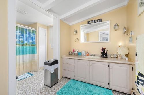 82 Ave B, Woonsocket RI 02895-6262 exterior