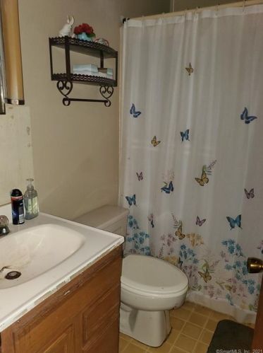 9 Joel Dr, Ellington CT 06029-2612 exterior