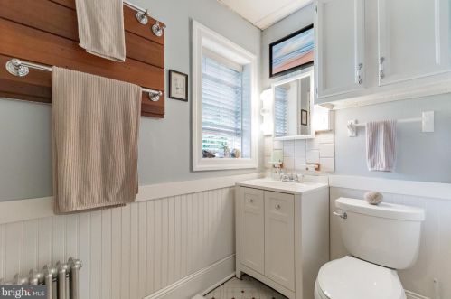 834 Berkeley Ave, Trenton NJ 08618-5320 exterior