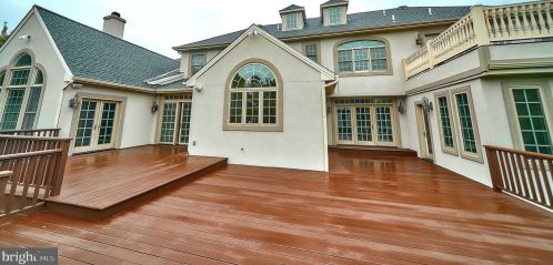 2221 Jefferson Ln, Huntingdon Valley PA 19006-6038 exterior