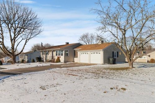 80 Hillcrest Ave, Derby CT 06418-2232 exterior