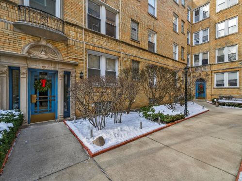 846 Ainslie St, Chicago, IL 60640-3947