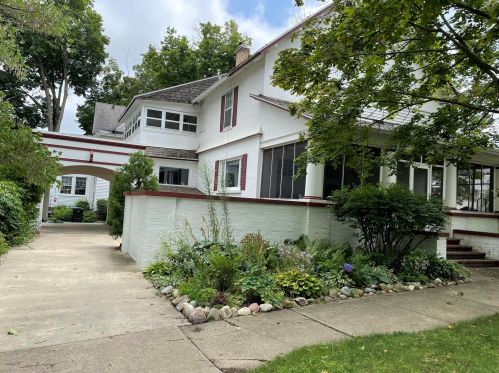 242 Cutler St, Allegan, MI 49010-1259