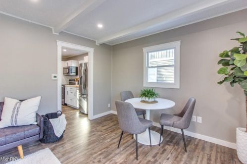 1349 Eastern Pl, Grand Rapids MI 49505-5221 exterior