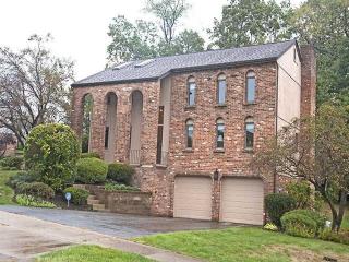 124 Bertley Ridge Dr, Moon Twp, PA 15108-9761