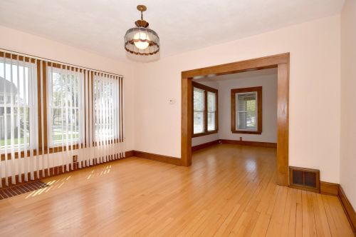 615 Saylor Ave, Elmhurst IL 60126-4305 exterior