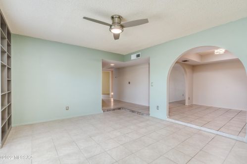 7431 Ln Cienega Dr, Tucson AZ 85712-1423 exterior