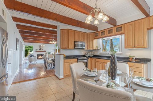 5837 Biscayne Dr, Alexandria VA  22303-1925 exterior