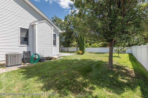 52 Pelican Dr, Berkeley Township NJ 08721-1654 exterior