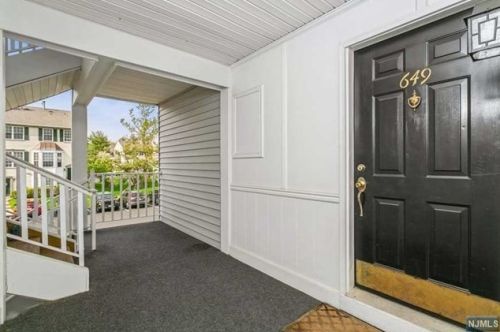 649 Plum Ter, Mahwah, NJ 07430-3443