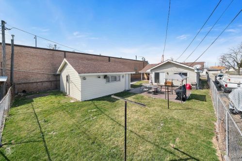 7153 72 St, Chicago IL 60629-3505 exterior