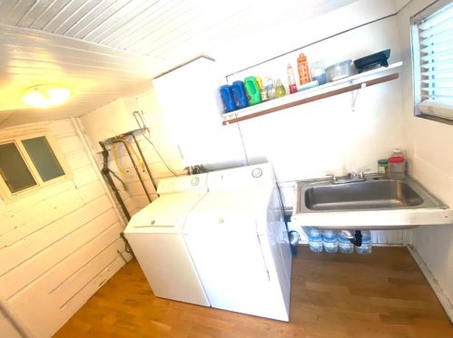 245 L St, Bakersfield CA 93304-1472 exterior