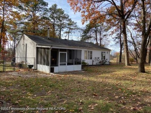 501 1st St, Lakehurst NJ  08759-5619 exterior