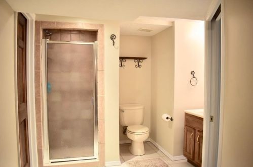 409 Greenhurst Dr, Pittsburgh PA 15243-1919 exterior