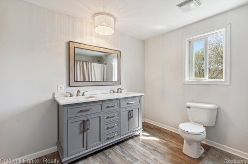 1787 Sashabaw Rd, Brandon MI  48462-9163 exterior