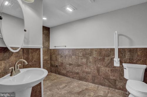 365 Clover Ln, Hanover PA 17331-4304 exterior