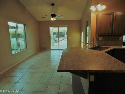 10600 Breckinridge Dr, Tucson AZ 85730-5018 exterior