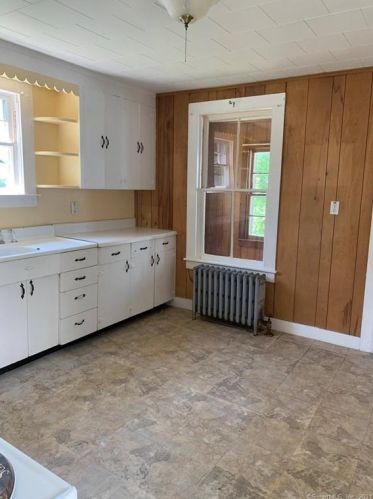 115 Reynolds St, Killingly CT 06239-2951 exterior