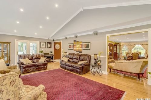 34 Fielding Ave, Huntington Station NY 11746-6731 exterior