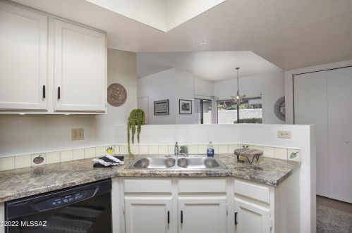 4413 Kleindale Rd, Tucson AZ 85749-8331 exterior