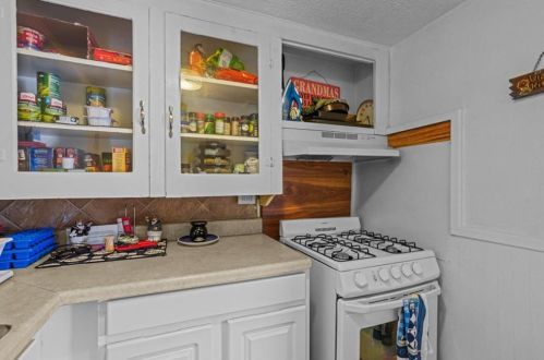 136 Tiogue Ave, Coventry RI 02816-5580 exterior