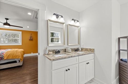 2930 Eleanor Ter, Atlanta GA  30318-6014 exterior