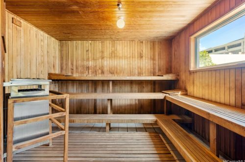 1341 Kapiolani Blvd, Honolulu HI  96814-4530 exterior