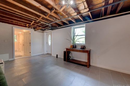 148 Main St, Hartford CT 06111-2434 exterior