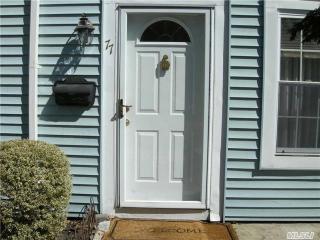 77 Whalers Cv, Babylon, NY 11702-2920