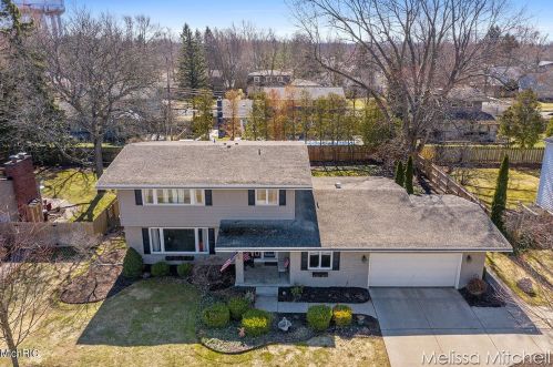 2716 Hampshire Blvd, Grand Rapids MI 49506-4774 exterior