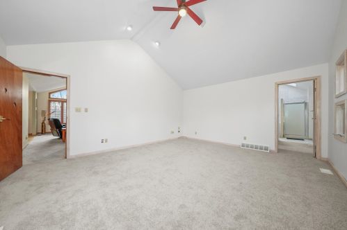 9006 Vine Ave, Bull Valley IL 60097-8243 exterior