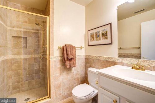 9400 Fox Hollow Dr, Rockville MD 20854-2083 exterior