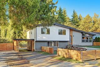 328 189th St, Seattle, WA 98177-3037