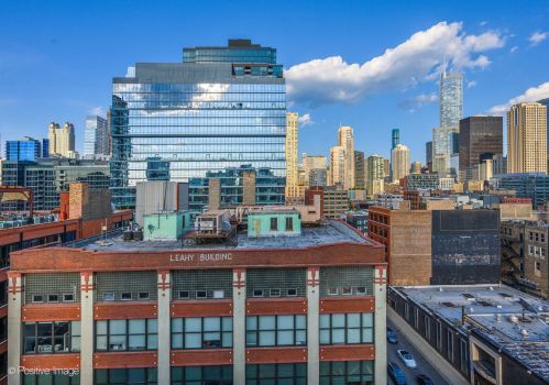 630 Franklin St, Chicago IL  60654-8327 exterior