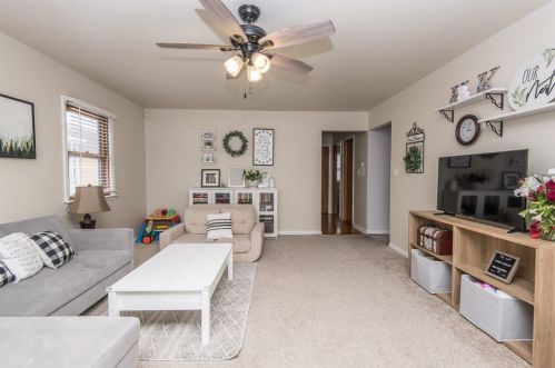 4262 74th St, Milwaukee, WI 53216-1051