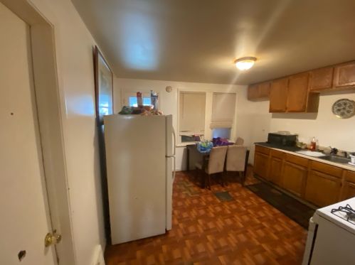 7818 Muskegon Ave, Chicago, IL 60649-5204