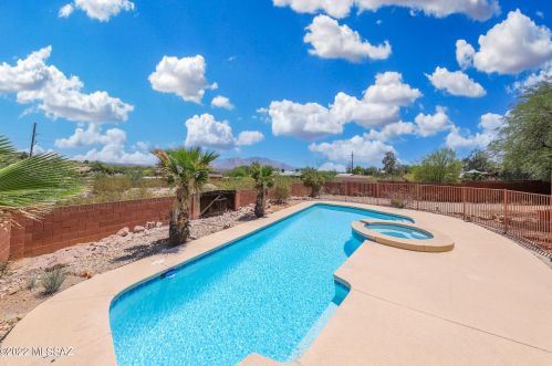 5242 Calle Montuoso, Tucson AZ 85745-9529 exterior