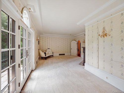 2009 Victoria Hl, Rochester MI exterior