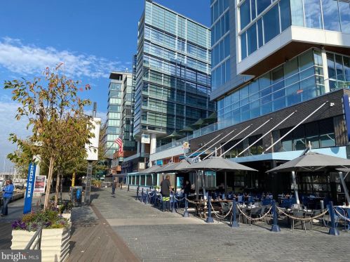 700 7th St, Washington DC  20001-3716 exterior