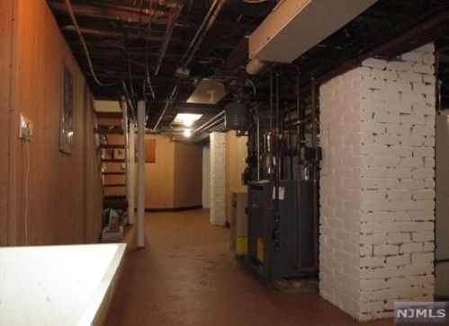 89 Clinton Pl, East Rutherford NJ 07073-1323 exterior