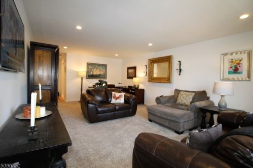 6316 Belmont Dr, Hackettstown NJ 07840-1603 exterior