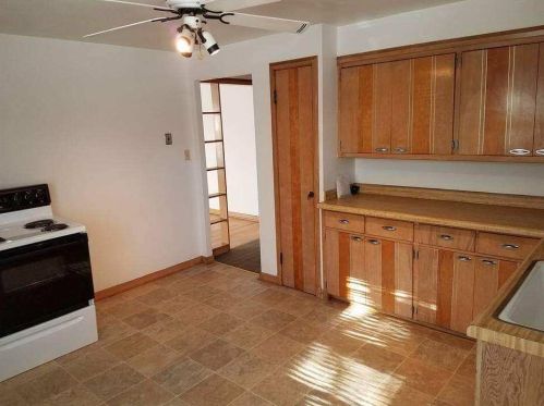 8508 Center St, Milwaukee, WI 53222-4735