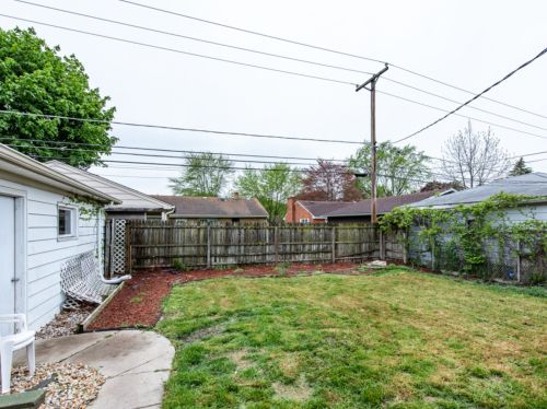 2212 Jackson St, Waukegan IL 60085-5443 exterior