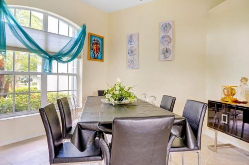 272 Surfside Ave, Fort Pierce FL  34983-1286 exterior