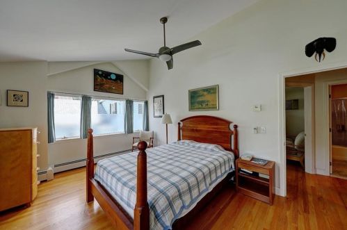 243 Transit St, Providence RI 02906-1023 exterior