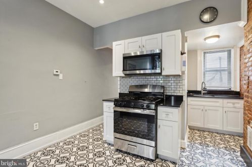 2115 Cumberland St, Philadelphia PA 19125-1718 exterior