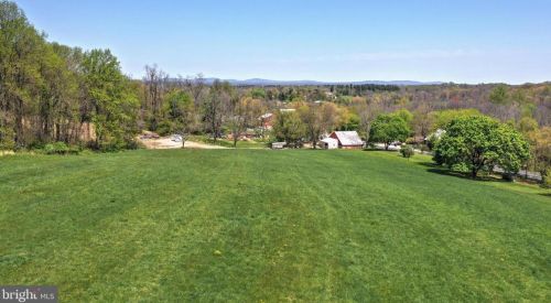 795 Abbottstown Pike, Hanover PA 17331-8235 exterior