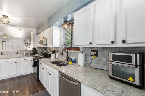 3272 Alexanderwood Dr, Tucson AZ 85746-1081 exterior