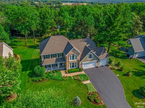 725 Saddle Rdg, Bull Valley, IL 60012-3601